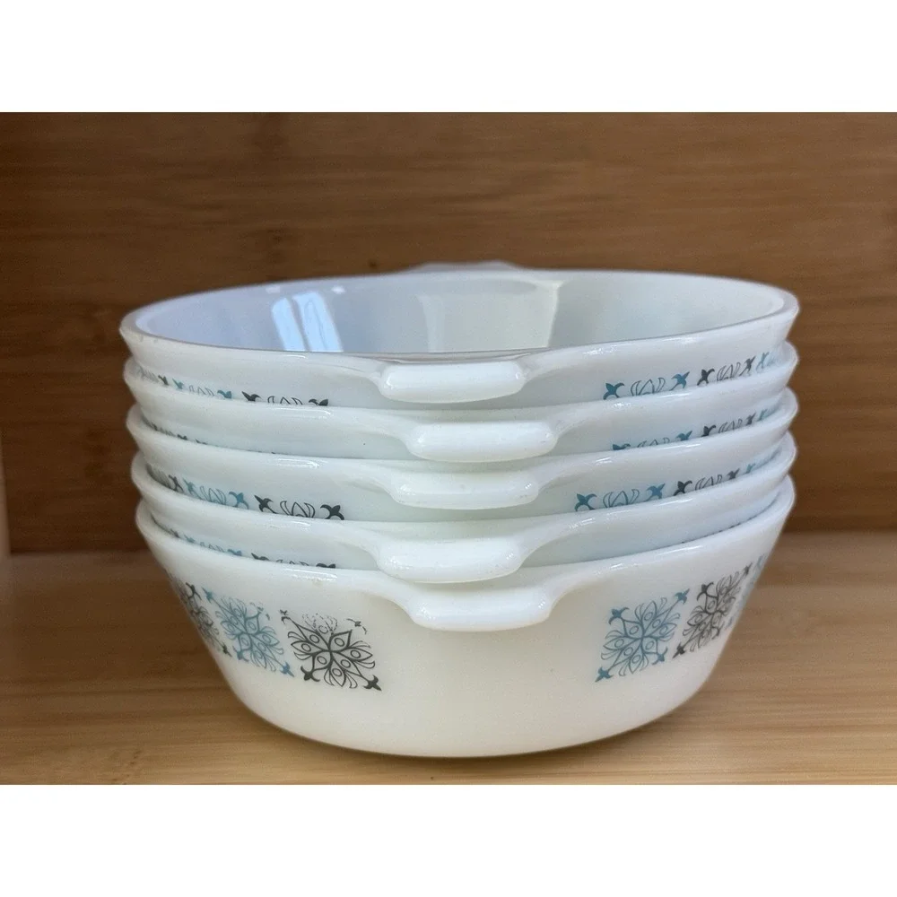 Vintage JAJ Pyrex Small 6